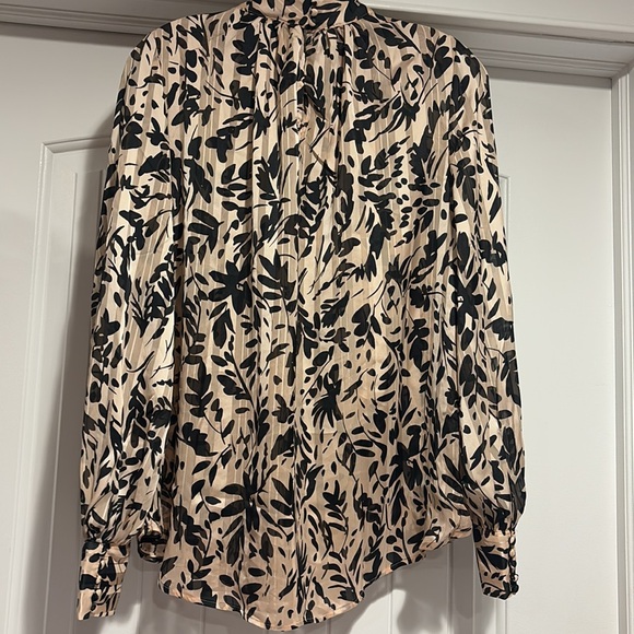 H&M Patterned Blouse Size Medium. - Picture 5 of 10